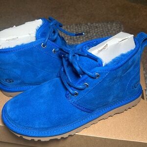 So Comfortable! Like new, gentle worn!!!